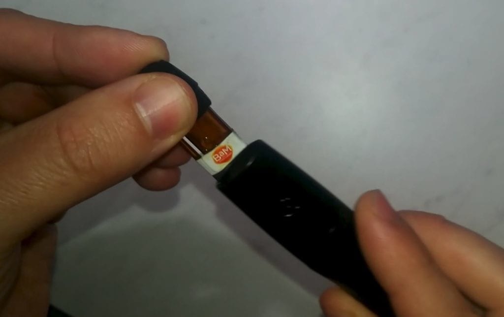 inserting g pen gio vape pod