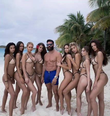 Dan_Bilzerian_models_1