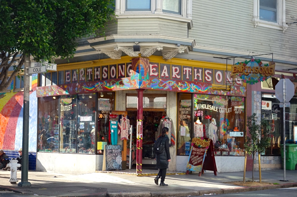 Haight-Ashbury-Head-Shop