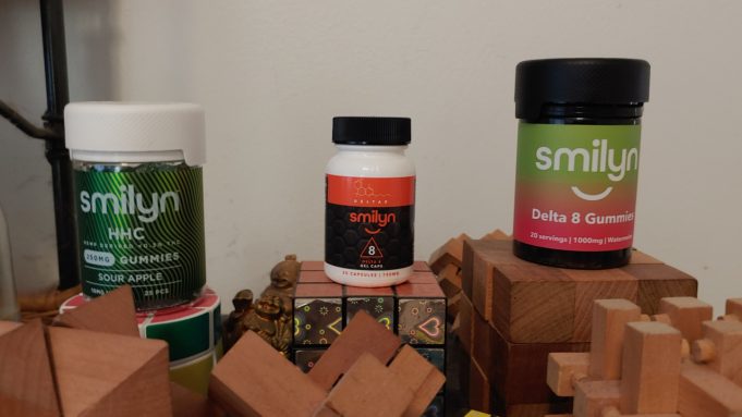 Smilyn Edible Gummies and Softgels : Average But Passable Smilyn_Wellness_edible_gummies_gelcaps