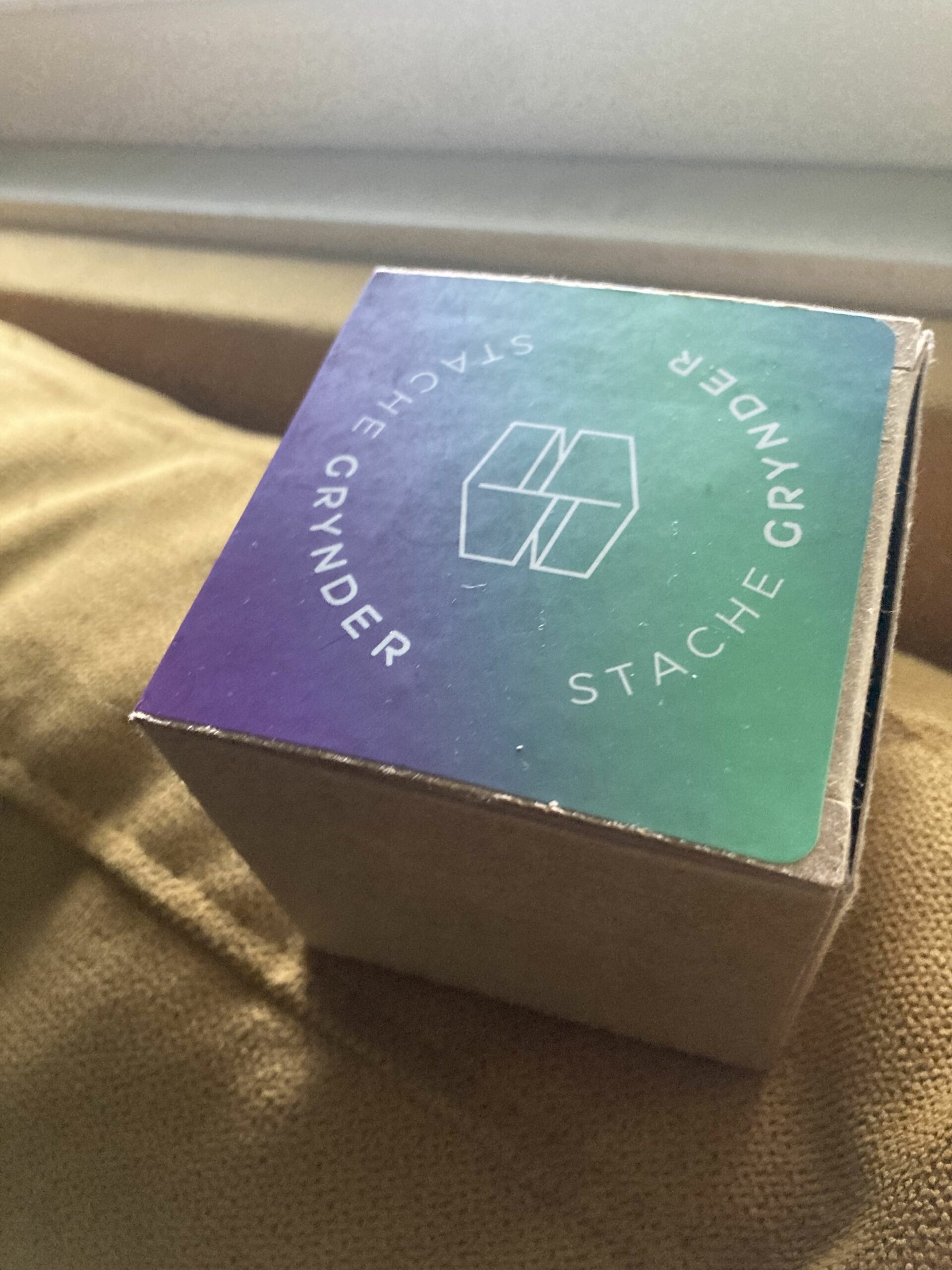 stache grynder box